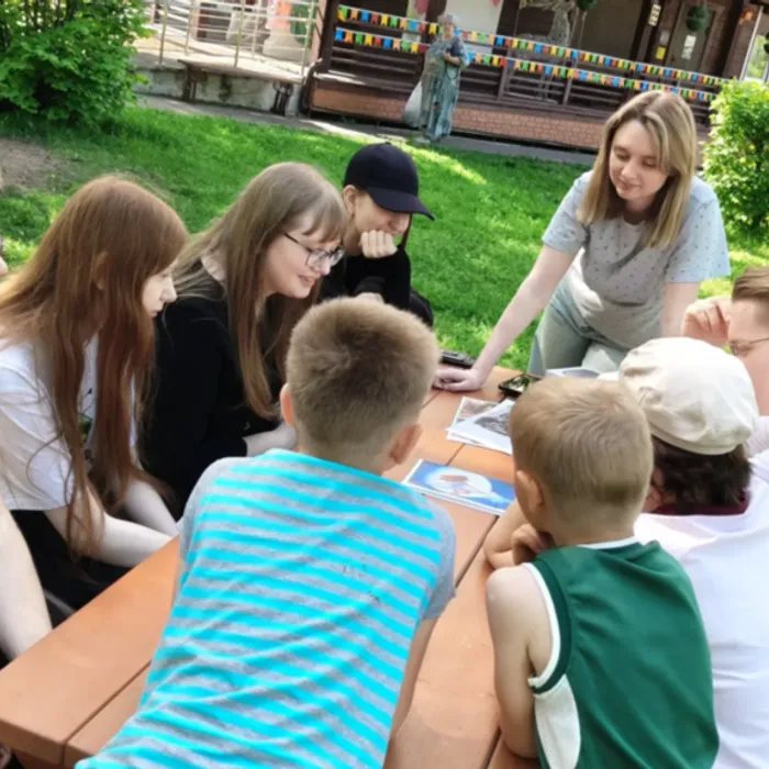 🐾 Ребята из ТОМ 22 прошли квест по творчеству Михаила Булгакова в городском парке!