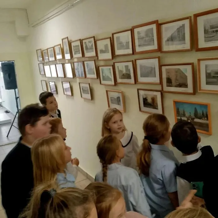 Выставка местных фотографов – Виктора и Александра Беловых «Мгновения из жизни нашего города «застывшие» на фотографиях