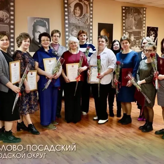Поздравляем сотрудников нашей библиотеки! 💐